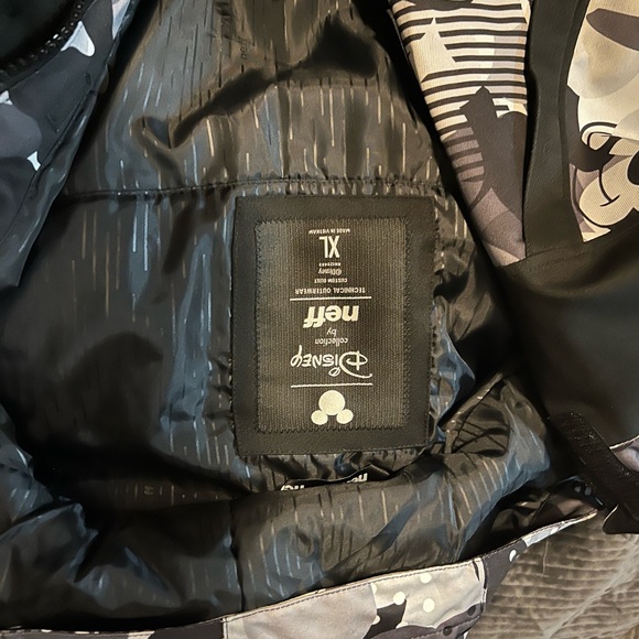 Neff X Disney xl snow jacket - Picture 3 of 4